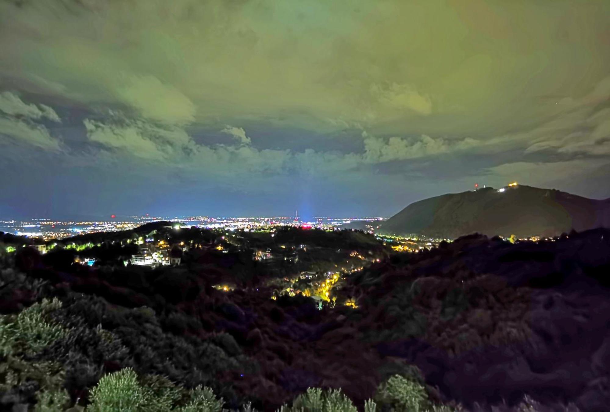 Coroni Seasons Apart With Panoramic View Brasov Luaran gambar