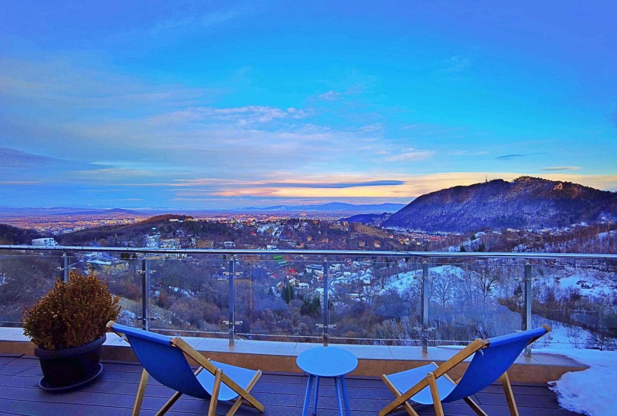 Coroni Seasons Apart With Panoramic View Brasov Luaran gambar