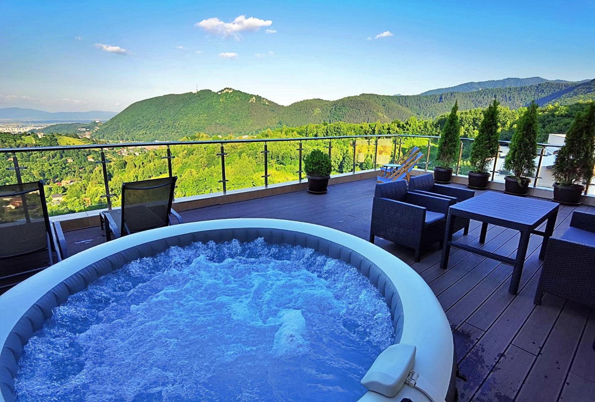 Coroni Seasons Apart With Panoramic View Brasov Luaran gambar
